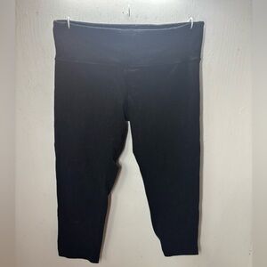 Black Lululemon Low Rise Cropped Leggings size 8